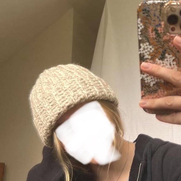 Handmade Beige and Cream Wool Beanie - Picture 3 of 5